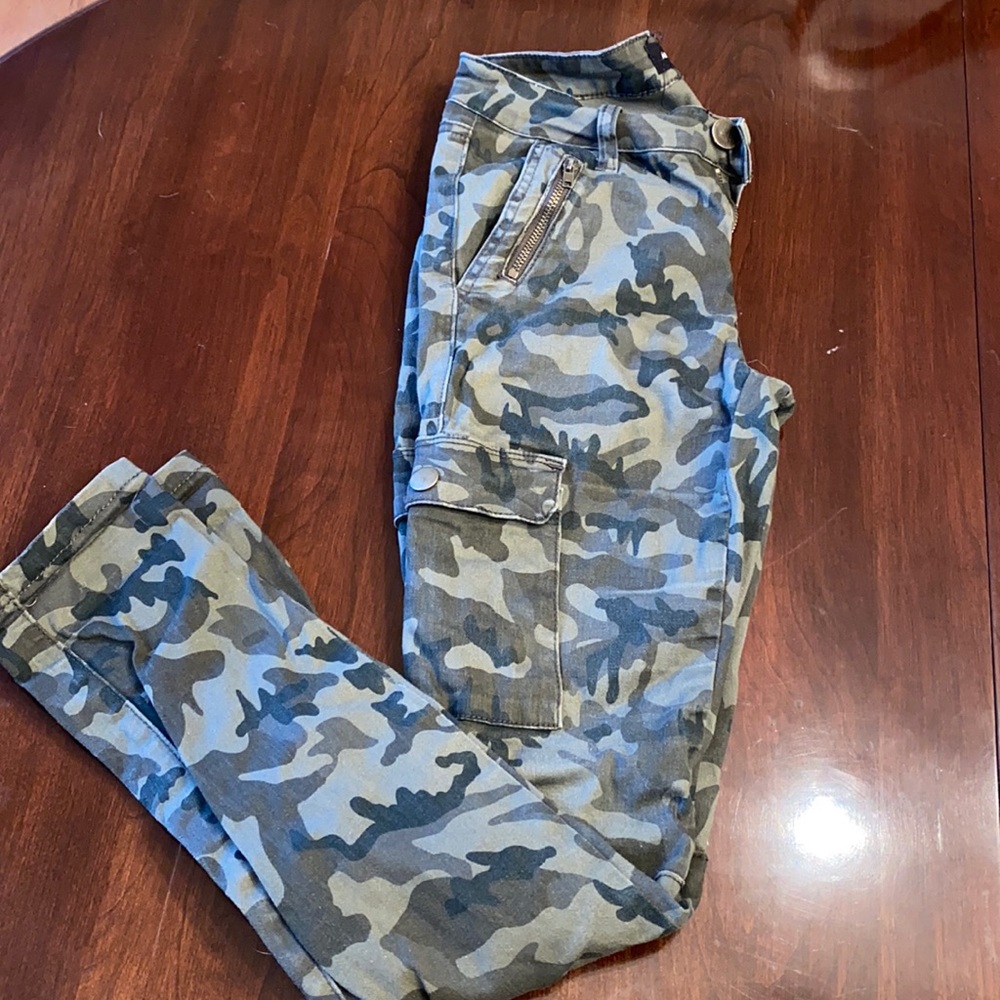 Camo skinny pants